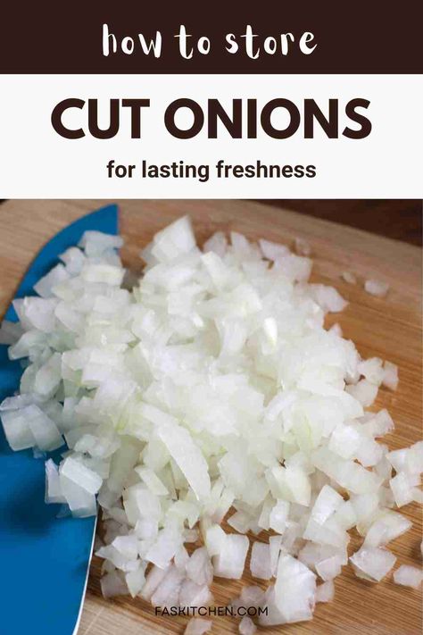 A helpful guide on how to store cut onions for maximum freshness. The image includes tips and tricks to keep your onions fresh and flavorful for longer. Perfect for reducing food waste and improving kitchen efficiency. #KitchenHacks #FoodStorage #FreshOnions Cut Onion Storage, How To Store Chopped Onions In Fridge, Food Storage Tips And Tricks, How To Store Chopped Onions, How To Dry Onions For Storage, How To Keep Onions Fresh How To Store, How To Preserve Onions, How To Freeze Onions, How To Store Onions Long Term