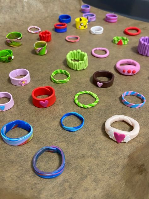 Fimo Ringe Aesthetic, Fimo Clay Rings, Clay Rings Aesthetic, Clay Aesthetic Diy, Polymer Clay Rings, Fimo Ring, Diy Clay Rings, Rings Colorful, Fimo Diy