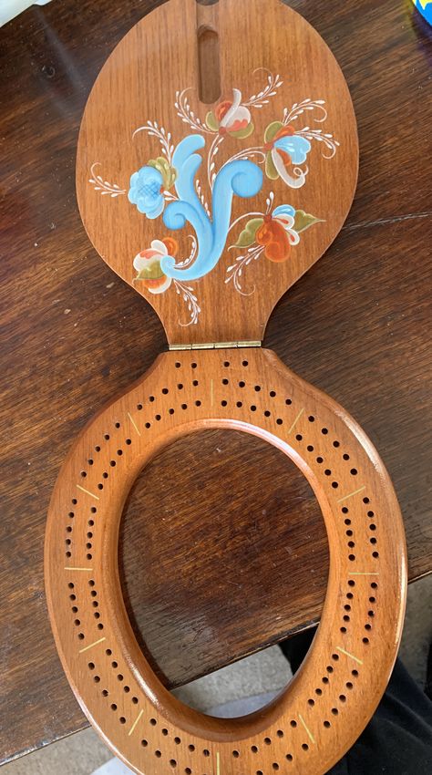 Toilet seat cribbage board for Clay Christmas 2019 Custom Cribbage Board, Card Boards, Board Games Diy, Cribbage Board, Wood Working Ideas, Games Diy, Clay Christmas, Game Boards, Playing Card