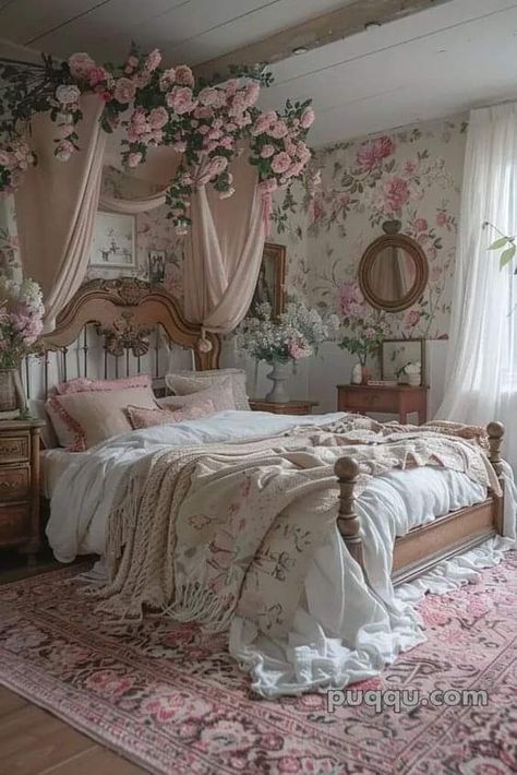 Shabby Chic Decor Bedroom, Coquette Room Decor, Dream Bedroom Inspiration, Chic Bedrooms, Chic Bedroom Decor, Coquette Room, Casa Vintage, Shabby Chic Bedroom, Shabby Chic Bedrooms