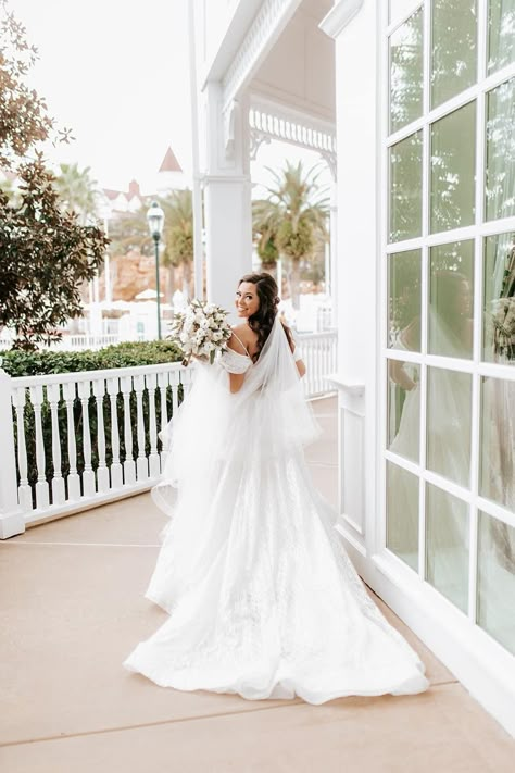 Disney Grand Floridian Wedding, Grand Floridian Wedding Photos, Grand Floridian Engagement Photos, Disney Wedding Photography, Disney Wedding Photos, Flo Photoshoot, Disney Photography Ideas, Disney Wedding Pavilion, Nature Princess