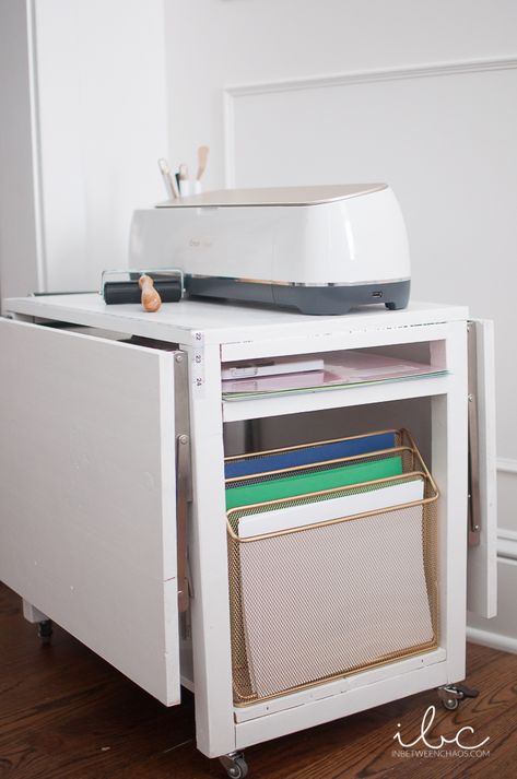 Cricut Workstation Ideas, Glowforge Storage Table, Heat Press Cart Ideas, Cricut Table Ideas Work Stations, Cricut Craft Table, Cricut Cart Organization, Cricut Storage Cart, Cricut Set Up, Cricut Cart Ideas