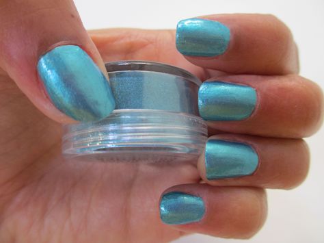 Turn Eye Shadow into Nail Polish!!! AWESOME!! Broken Eyeshadow, Bluish Green Eyes, Diy Nail Polish, New Nail Polish, Clear Nail Polish, Diy Beauty Hacks, Clear Nails, Bluish Green, Nails Gel