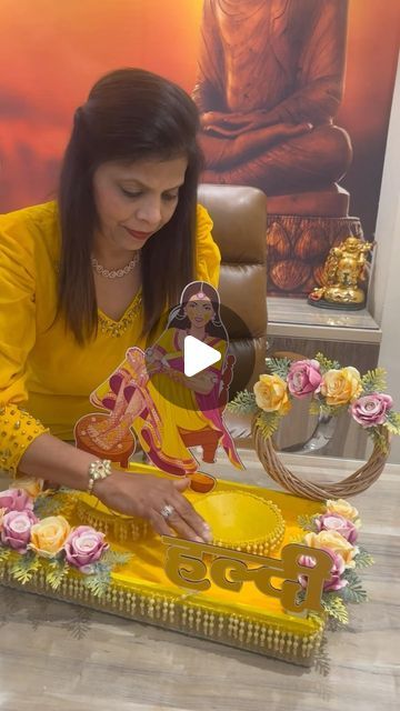 Laxmi Singla on Instagram: "DIY: Prepare yourself for upcoming Wedding season with the Beautiful Haldi Platter making at Home 🌼🌼" Decorative Plates For Indian Wedding, Plates Decoration Ideas For Wedding, Haldi Platter Decoration Ideas, Haldi Ceremony Plate Decorations, Haldi Plates Decoration Ideas, Diy Haldi Platter, Decoration For Haldi Ceremony At Home, Shadi Decoration At Home, Mehndi Platter Ideas