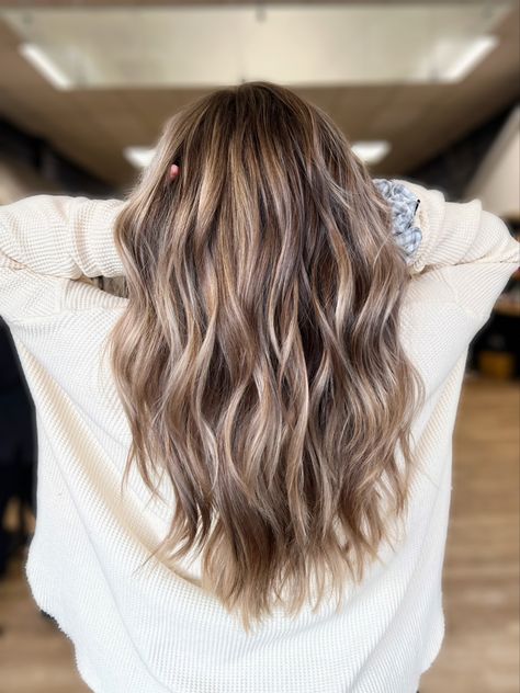 Bronde Balayage Neutral, Brown Fall Hair With Highlights, Soft Teddy Bear Bronde, Cool Tone Brunette Hair Pale Skin, Bronde Haircolor With Fair Skin, Warm Blond Balayage, Teddy Bear Bronde Balayage, Dirty Blonde Hair With Balayage, Aesthetic Highlights