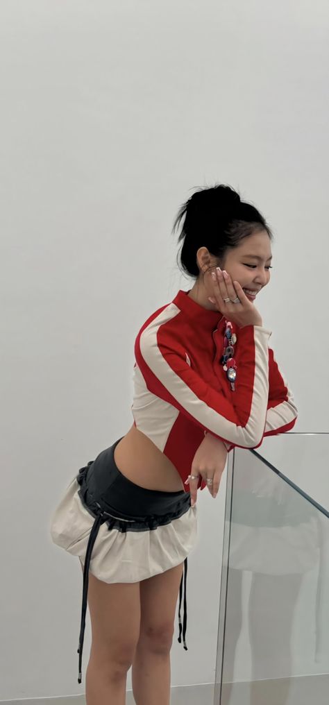 Jennie Iconic Outfits, Jennie Kim Wallpaper, Jennie Blackpink Wallpaper, Jennie Photo, Wallpaper Jennie, K Pop Fashion, Madison Beer Style, Jennie Wallpaper, Pop Culture Fashion