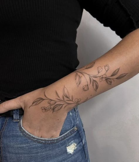 Round Tattoos, Tattoos Classy, Arm Wrap Tattoo, Wrap Around Wrist Tattoos, Earthy Tattoos, Wrap Around Tattoo, Around Arm Tattoo, Wrap Tattoo, Cool Wrist Tattoos