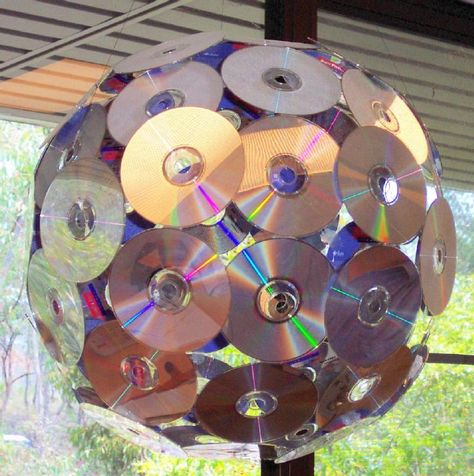 I've used CDs for something like this before. Now...to collect a bunch all over again... Rock And Roll Aesthetic Birthday, School Of Rock Theme Party, New Years Party Decoration, Concert Party Ideas, Display Photos At Party, Disco Party Balloon Garland, 80s Centerpieces Diy Table Decorations, Rock N Roll Party Ideas Decor, Music Themed Crafts