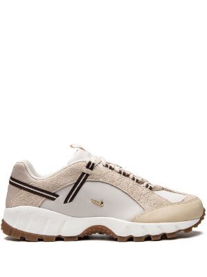 Nike for Women — FARFETCH Nike X Jacquemus, Jacquemus Shoes, Beige Sneakers, Shoes Outfit, Pink Collection, Shop Clothes, Mens Fashion Classy, Boots Heels, Swoosh Logo