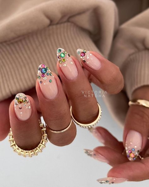 Cool Holiday Nails, Rhinestones Nails Designs, Summer Nails Gems, Rhinestone Tip Nails, Gem Nail Designs Rhinestones, Gem French Tip Nails, Gem Nails Rhinestones, Nails Rhinestones Design, Nails Gems Rhinestones