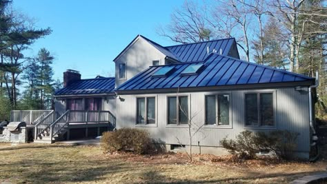 For homeowners, 2018 color trends for metal roofing are all about standing out from the crowd #roofcolor #metalroof #trendy Blue Metal Roof Houses Color Combos, Blue Roof House Colors Exterior Paint, Metal Roof Houses Color Combos, Blue Metal Roof, Metal Roof Paint, Residential Metal Roofing, Jj House, Black Metal Roof, Outside House Colors