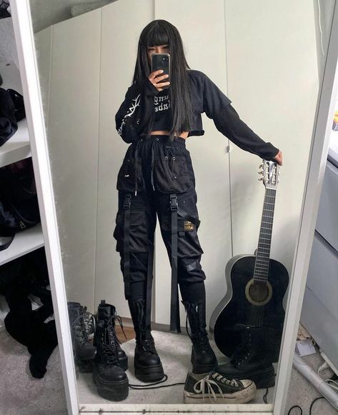 Techware Fashion Women, Tomboy Stil, Egirl Fashion, E Girl Outfits, Dark Outfits, Tomboy Outfits, Tomboy Style Outfits, Swaggy Outfits, Gothic Outfits