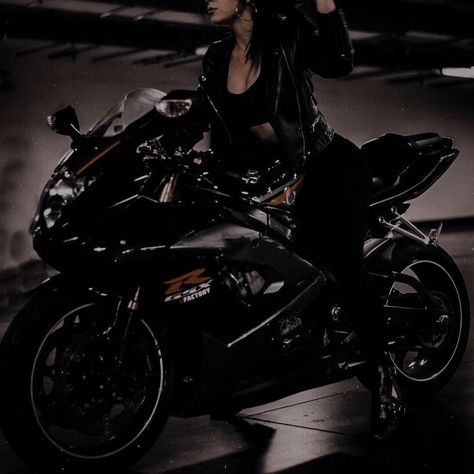 Black Widow Aesthetic, Tori Vega, Image Moto, Bike Aesthetic, Motorcycle Aesthetic, Biker Aesthetic, Pretty Bike, Badass Aesthetic, Photographie Portrait Inspiration