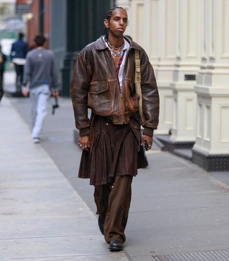 Skirt Layering, Nana Fashion, Brown Skirt Outfit, Mens Layering, Leather Jacket Brown, Streetwear Fits, Mens Outfit Inspiration, Layered Fashion, Current Trends