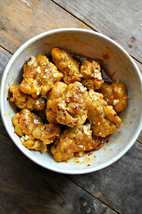 Vegan Garlic Ranch Seitan Wings - Rabbit and Wolves Seitan Wings, Rabbit And Wolves, Garlic Ranch, Vegan Seitan, Seitan Recipes, Vegan Meat, Healthy Vegan Snacks, Cauliflower Bites, Vegan Eats