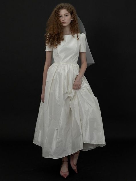 Wedding Dresses Ankle Length, Vivienne Westwood White Dress, Dresses Ankle Length, Bride Barbie, Harvest Wedding, Wedding Dresses Taffeta, Wedding Swag, Dress Korea, Deep Autumn