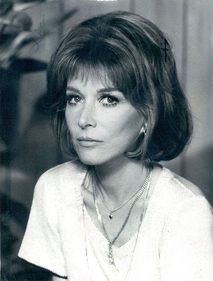 Lee Grant - (1927-  ) born Lyova Haskell Rosenthal.  Stage, film and TV actress.  Also worked on soap operas.  Winner of 2 Emmy's 2 Oscars and an Obie Award.  Blacklisted due to her husband for awhile so she did lots of stage work. Lee Grant, Sara Gilbert, Elizabeth Montgomery, Classic Movie Stars, Movie Director, Character Actor, Female Actresses, Fun Quizzes, Hair Curly