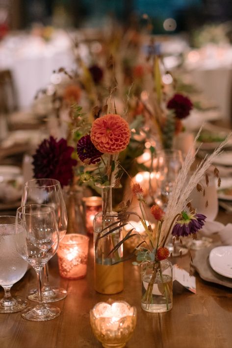 Wildflower Wedding Vases, Amber Bottle Centerpiece, One Flower Vase Wedding, Pampas Grass Bud Vase Centerpiece, Dried Flowers Wedding Centerpieces Fall Arrangements, Fall Wedding Farm Table Decor, Fall Flower Table Centerpieces, October Wedding Table Centerpieces, November Wedding Flowers Centerpieces