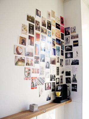 ways to make you walls look cool 4.   Yes, we're talking real printed photographs. Turn your wall into a collage way prettier than your Facebook timeline. Tape, tack, or glue your photos to the wall — affixing to a corner makes the design more interesting. Foto Muro Collage, Postcard Display, Photowall Ideas, Postcard Wall, Interior Design Per La Casa, Travel Keepsakes, Decoration Photo, Decor Minimalist, Personalized Wall Art