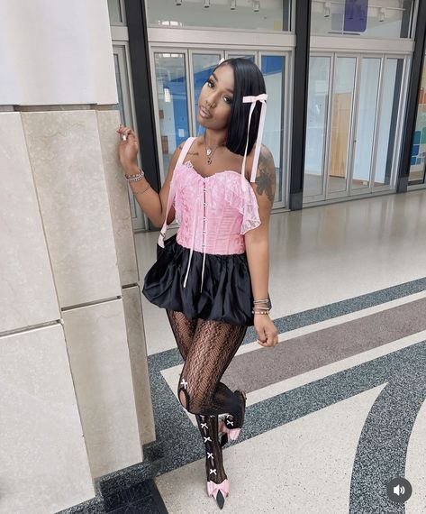 Pink Corset Black Skirt, Corset Top Mini Skirt Outfit, Corset And Button Down, Pink Birthday Fits, Corset Outfits Black Women, Corset Outfit With Skirt, Bow Outfit Black Women, Coquette Outfit Black Woman, Corset Birthday Outfit