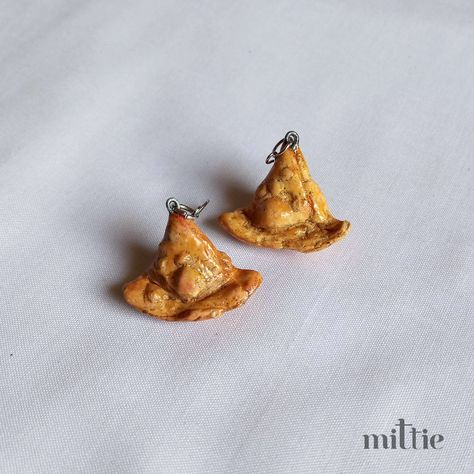 Miniature food earrings made with clay. Samosa Earrings. Handmade jewellery. Mini Food Earrings, Food Earrings, Samosa, Mini Foods, Miniature Food, Handmade Jewellery, Earrings Handmade, Handmade Jewelry, Miniatures