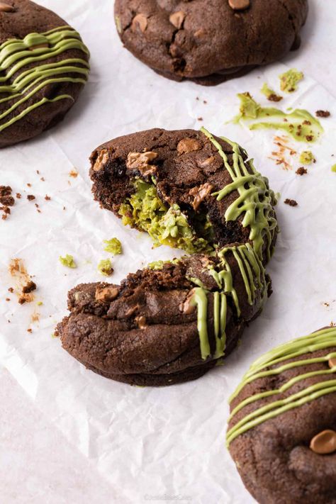 VIRAL Dubai Chocolate Bar Pistachio Cookies - Jessie Bakes Cakes Beautiful Baked Goods, Pistachio Butter Cookies, Dubai Cookies, Pistachio Butter Recipe Ideas, Dubai Chocolate Cookie, Rectangle Cookies, Pistachio Chocolate Bar, Cookies With Filling, Holiday Pastries