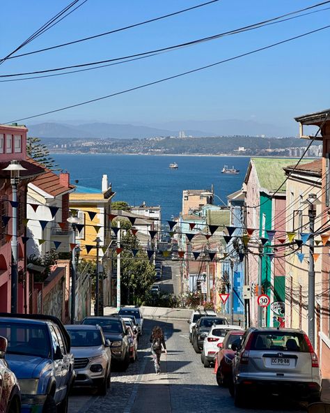 📸 Calle Templeman, cerro Alegre, Valparaíso #ApuntesyViajes 🧳🌎 #Valparaíso #Chile 🚎🇨🇱 Study Abroad, Travel The World, Vision Board, Collage, The World, Travel, Quick Saves, Pins, Valparaiso