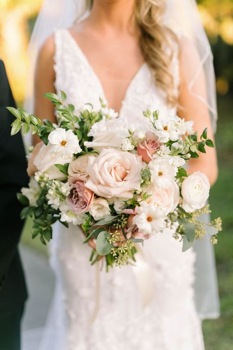 Light Pink Bridal Bouquet, Bride Bouquet Pink, Garden Style Wedding, Luxury Wedding Flowers, Blush Bouquet Wedding, Blush Bridal Bouquet, Bridal Bouquet Spring, Light Pink Wedding, Mauve Wedding