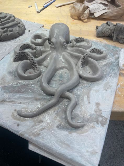 Clay Art Wallpaper, Clay Crafts Octopus, Octopus Made Out Of Clay, Clay Crafts Ideas Sculpture, Big Clay Projects Ideas, Clay Art Octopus, Octopus Pottery Ideas, Ceramic Sculptures Ideas, 3d Sculpture Ideas Clay