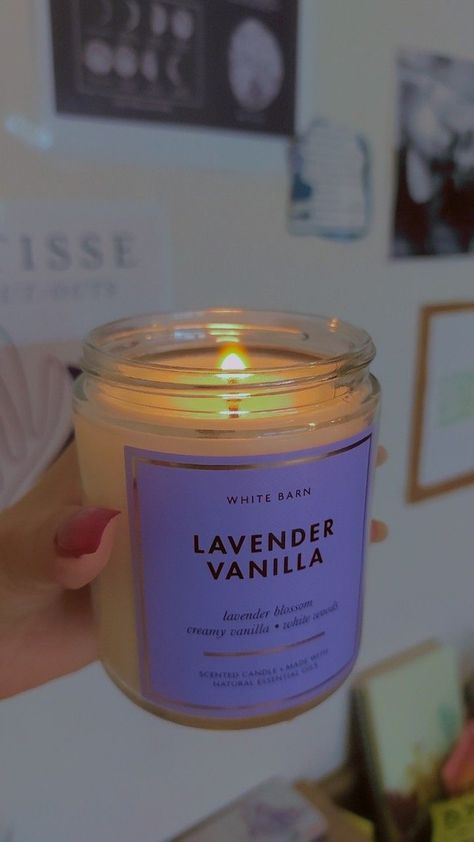 Scented Candles Aesthetic Room, Bath And Body Works Lavender, Lavender Vanilla Candle, Flame Aesthetic, Sented Candles, Scented Candles Aesthetic, Candles Vanilla, Vanilla Smell, Lavender Perfume