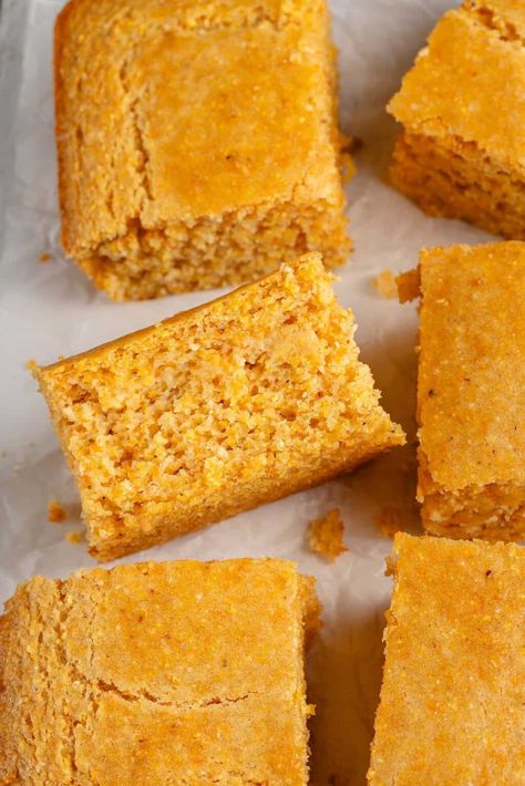 This Vegan Cornbread is an easy side dish that's tall, fluffy, moist, and sweetened to perfection. Serve with your favorite vegan chili, Thanksgiving dishes, or vegan barbecue!  #vegan #cornbread #recipe #corn #summer #sweetsimplevegan #bread Corn Bread Vegan, Easy Vegan Cornbread, Plain Cornbread Recipe, Vegan Cornbread Casserole, Chili Thanksgiving, Gluten Free Vegan Cornbread, Butter Cornbread Recipe, Cornbread Vegan, Vegan Cornbread Recipe