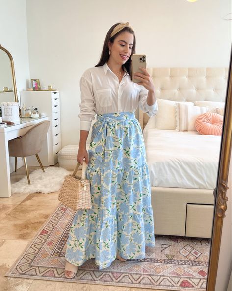 Floral maxi skirt with white shirt and beige mules White Shirt And Floral Skirt, White Shirt Floral Skirt, Long Skirt Designs For Women, Stylish White Shirts For Women, Fancy Skirts Outfits, How To Style Long Floral Skirt, Shirts With Skirts Outfit, Shirt With Long Skirt Outfit, Long Skirt For Summer