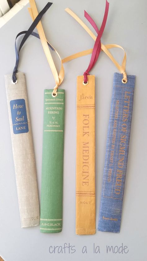 Diy Vintage Books, Upcycled Books Crafts, Diy Old Books, Bookmark Diy, Penanda Buku, Old Book Crafts, Desain Pantry, Book Page Crafts, Upcycle Books