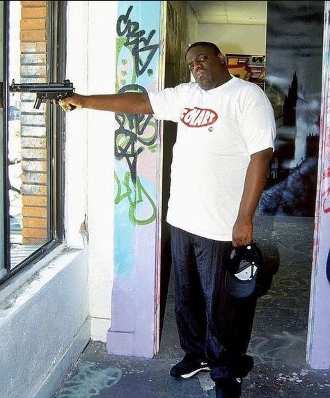 Vintage Rapper Photos, Biggie Wallpaper, Biggie Smalls Aesthetic, Biggie Smalls Wallpaper, Biggie Aesthetic, Biggie Style, Hip Hop 90, Legendary Photos, Hood Aesthetic