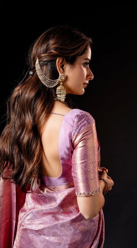 South Indian Hairstyle, Indian Bridal Wear Red, Saree Ceremony, Divyanka Tripathi Saree, South Indian Wedding Hairstyles, South Asian Jewelry, Ashika Ranganath, South Indian Bride Saree, Hairstyle Bridal