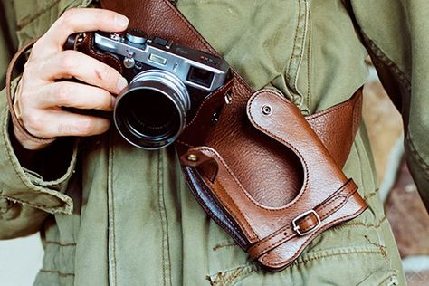 Camera Ideas, Dslr Photography Tips, Gopro Photography, Leather Camera Strap, Photo Gear, Camera Straps, Camera Hacks, Camera Bags, Leather Ideas