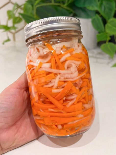 Pickled Carrots and Daikon (Vietnamese Đồ Chua) - FeedMi Pickled Carrots And Daikon, Daikon Recipe, Pickled Daikon, Julienne Peeler, Pickled Carrots, Sprinkle Salt, Marinated Beef, Pickled Veggies, Asian Grocery