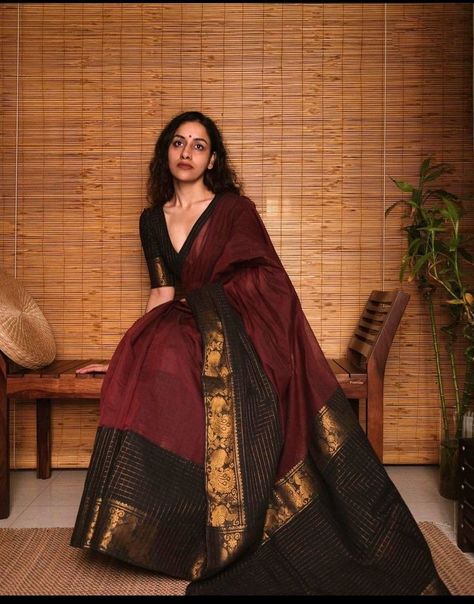 Dusky Skin Saree Look, Modern Onam Outfits, Saree Look Modern, Cotton Saree Look Modern, Indian Saree Aesthetic, Sarees Aesthetic, Modern Saree Look, Saree Styles Modern, Saree Aesthetic