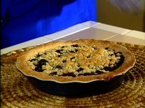 Get this all-star, easy-to-follow Polly's Perfect Blueberry Pie recipe from Emeril Live Blackberry Crumble Pie, Corn Nuggets Recipe, Berry Pie Filling, Berry Pie Recipe, Blueberry Pie Recipe, Blackberry Crumble, Crumble Pie, Blackberry Pie, Blackberry Recipes