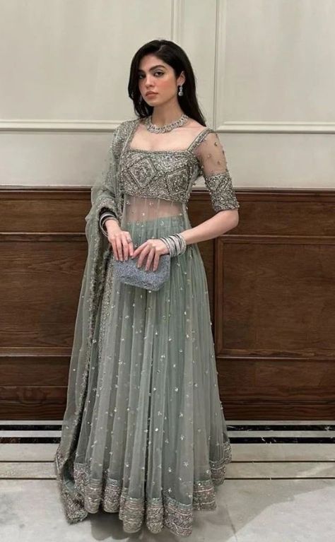 Desi Dress, Desi Wedding Dresses, Fancy Sarees Party Wear, Traditional Indian Dress, Pakistani Fancy Dresses, Salwar Kamiz, Indian Dresses Traditional, Fancy Dresses Long, Indian Bridal Dress