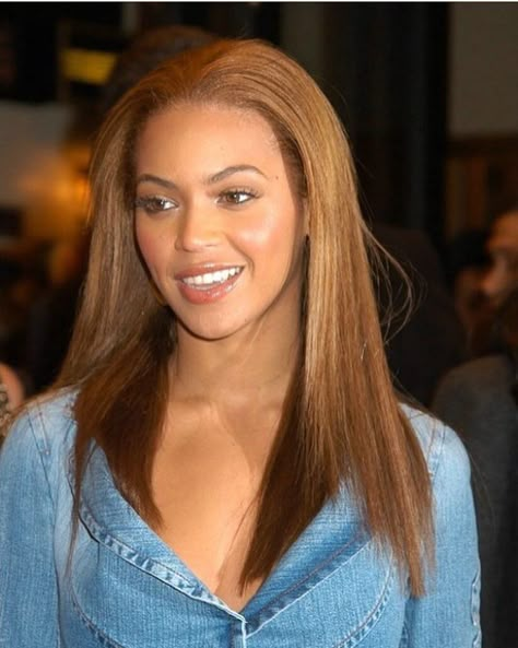 Beyoncé Brown Hair, Beyonce Blonde Hair 2000s, Beyonce Honey Brown Hair, Early 2000s Beyonce, Beyonce Light Brown Hair, Beyonce Brown Hair, Beyonce Natural Hair, Beyoncé Hair, Beyonce Blonde Hair