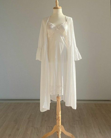 Night Gown Aesthetic Korean, Princess Sleeping Gown, Alicents Nightgown, 1800 Pajamas, 1800 Nightgown, Ethereal Pajamas, Royalty Sleepwear, Nightgown Dress Outfit, 1900 Nightgown