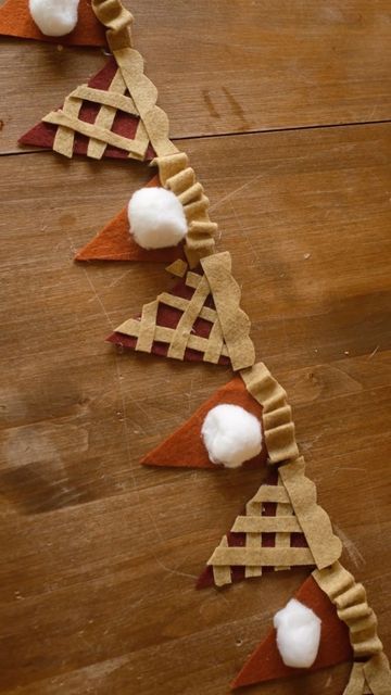 Different Pies, Felt Pie, Pie Banner, Pie Garland, Felt Food Pattern, Thanksgiving Garland, Paper Chains, Diy Thanksgiving, Thanksgiving Diy