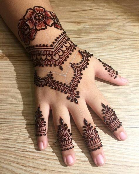 Mehndi Designs For Kids/Babies For Wedding Season Short Mehndi Design, Henna Inspired Tattoos, Tato Henna, Henna Tattoo Hand, Henna Tattoo Designs Hand, Simple Henna Tattoo, Latest Henna Designs, Mehndi Designs For Kids, Tattoo Henna