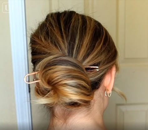 This is a guide to using u-shaped hair pins. Learn how to create different French pin hairstyles with this simple step-by-step hair tutorial. How To Use French Hair Pins Short Hair, Chignon Hair Pin, How To Use A Chignon Pin, How To Use Hair Pins Tutorials, U Shaped Hair Pin Hairstyles, French Pin Hairstyles Tutorial, French Pin Bun, U Pin Hairstyles Tutorial, French Hair Pin Tutorial