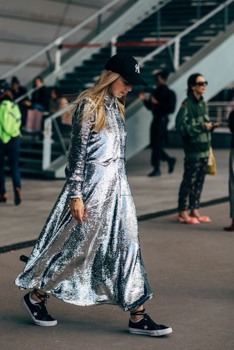 Feeling Bold? Opt For This Sparkly Dress and a Baseball Hat Young Women Fashion, Anna Dello Russo, Paris Fashion Week Street Style, Women Fashion Edgy, Popsugar Fashion, Looks Street Style, Street Style Trends, Dresses 2020, Sparkly Dress