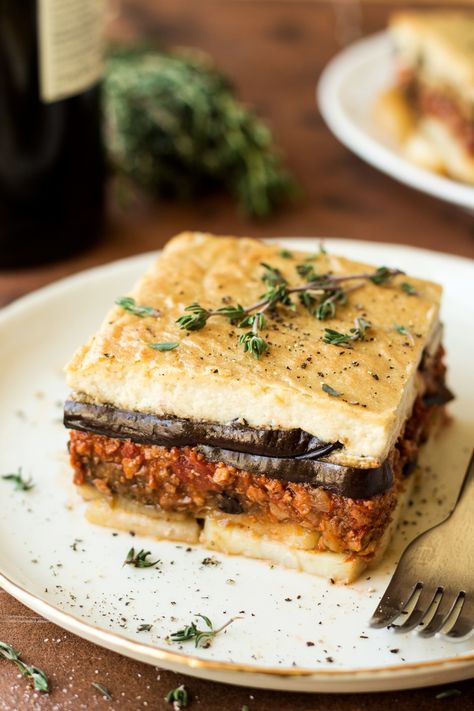 Vegan Moussaka, Lazy Cat Kitchen, Moussaka Recipe, Vegan Greek, Vegetarian Casserole, How To Eat Less, Vegetarian Meals, Vegan Dinner, Vegan Meals