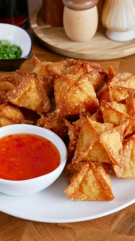 Crab Rangoon Filling, Snacks Asian, Spicy Tuna Salad, Fried Crab, Rangoon Recipe, Crab Rangoon Recipe, Asian Appetizers, Spicy Crab, Crispy Wonton