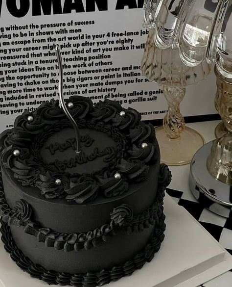 Male Bday Cake, Bento Cake Aesthetic Black, Black Korean Cake, Cake Designs 2024, Black Bday Cake Aesthetic, Birthday Cake Black And Silver, Black 18th Birthday Cake, Black Mini Cake, Black Birthday Cake Aesthetic