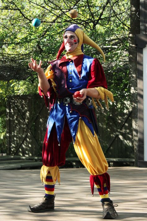 #pirate weekend 2011 #renfest #renaissance #festival #costume #holiday #makeup #jester #juggle #fire #cosplay Medieval Jester, Jester Outfit, Ren Faire Outfits, Jester Costume, Circus Aesthetic, Ren Faire Costume, Clown Clothes, Court Jester, Jester Hat